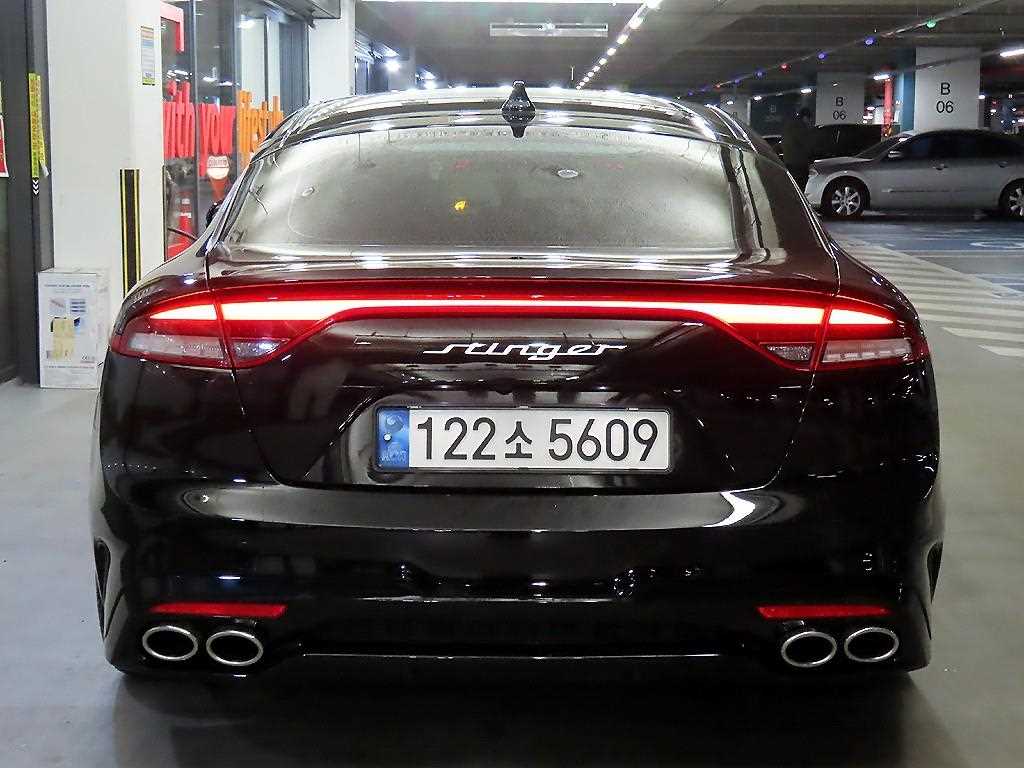 KIA Stinger - Vista 5