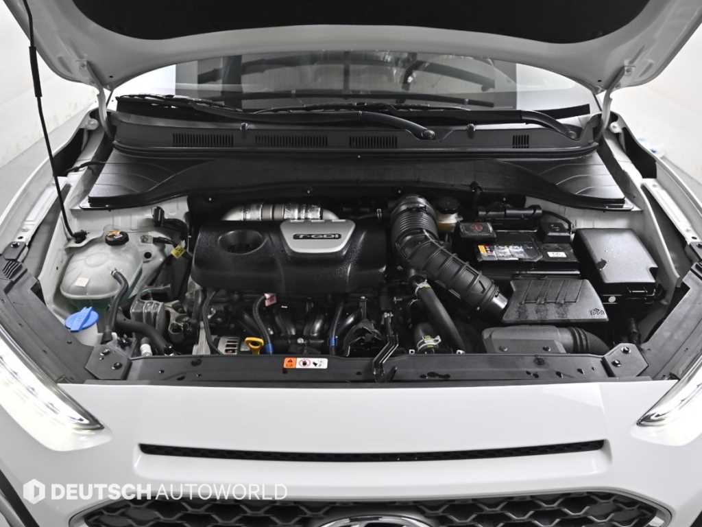 HYUNDAI Kona - Vista 6