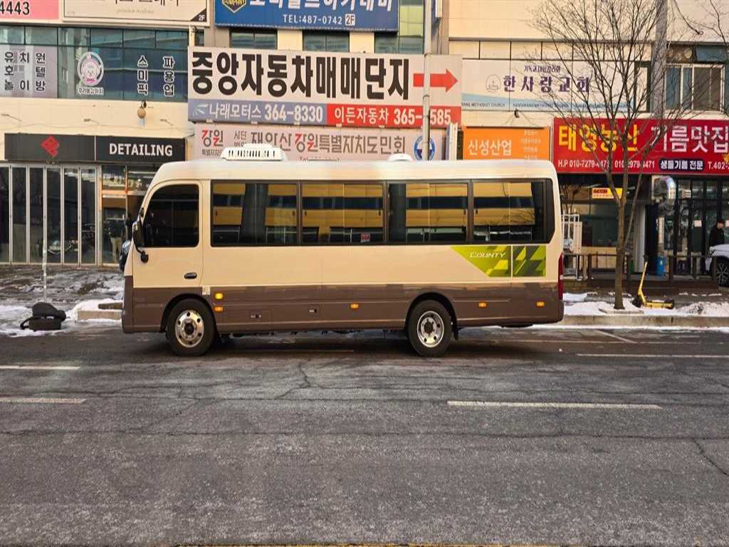 medium and large bus Hyundai bus - Vista 6