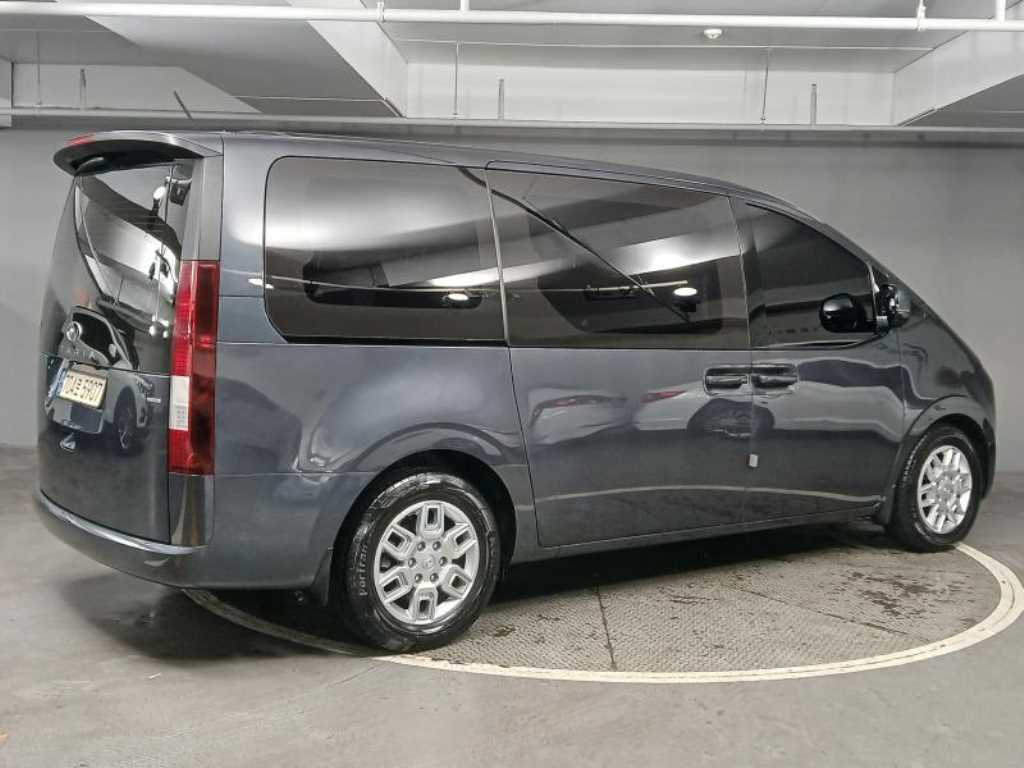 HYUNDAI Staria - Vista 4