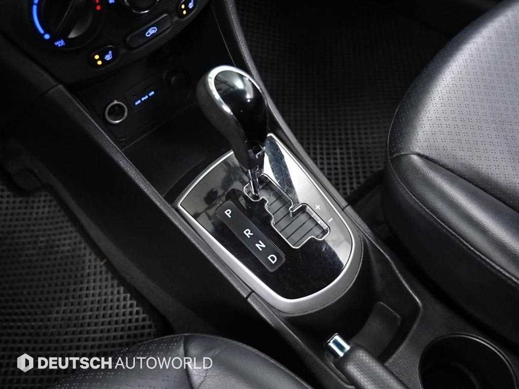 HYUNDAI Accent - Vista 9