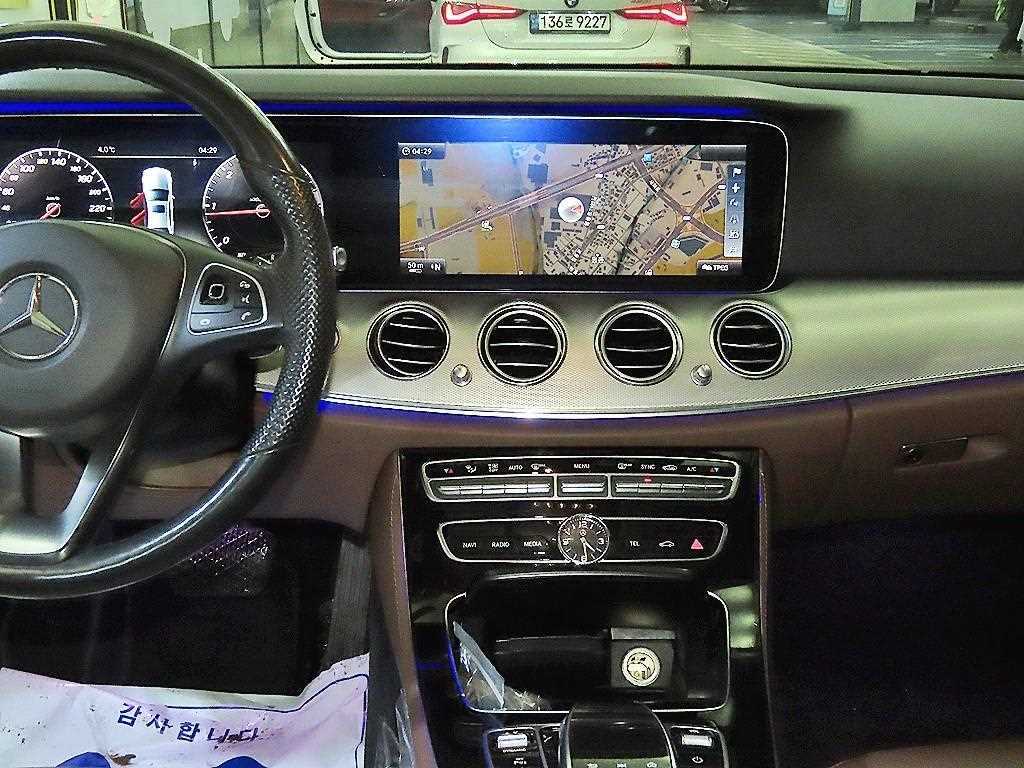 Mercedes Benz E class - Vista 11