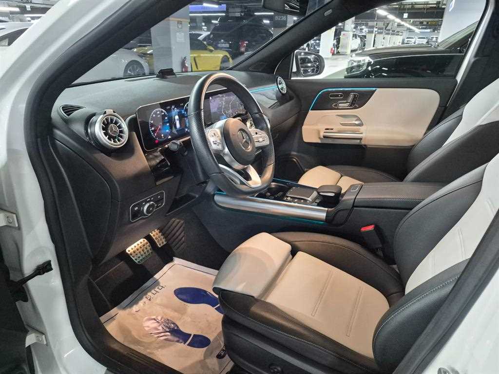 Mercedes Benz GLA Class - Vista 8