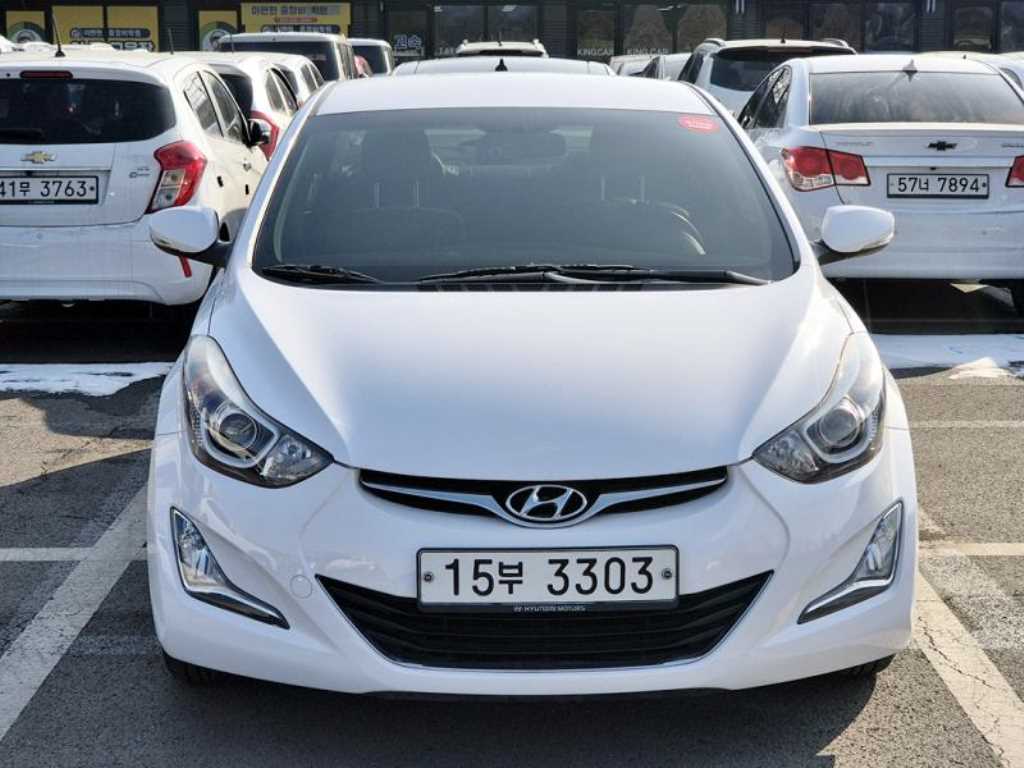 HYUNDAI Avante - Vista 2