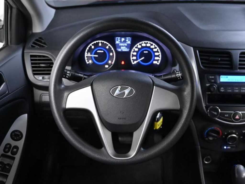 HYUNDAI Accent 2016 Plateado - Importación desde Corea - HF Imports Iquique - Foto 13