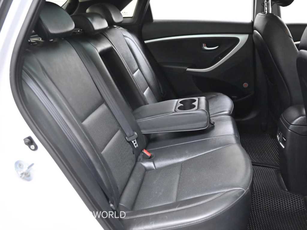 HYUNDAI i30 - Vista 12