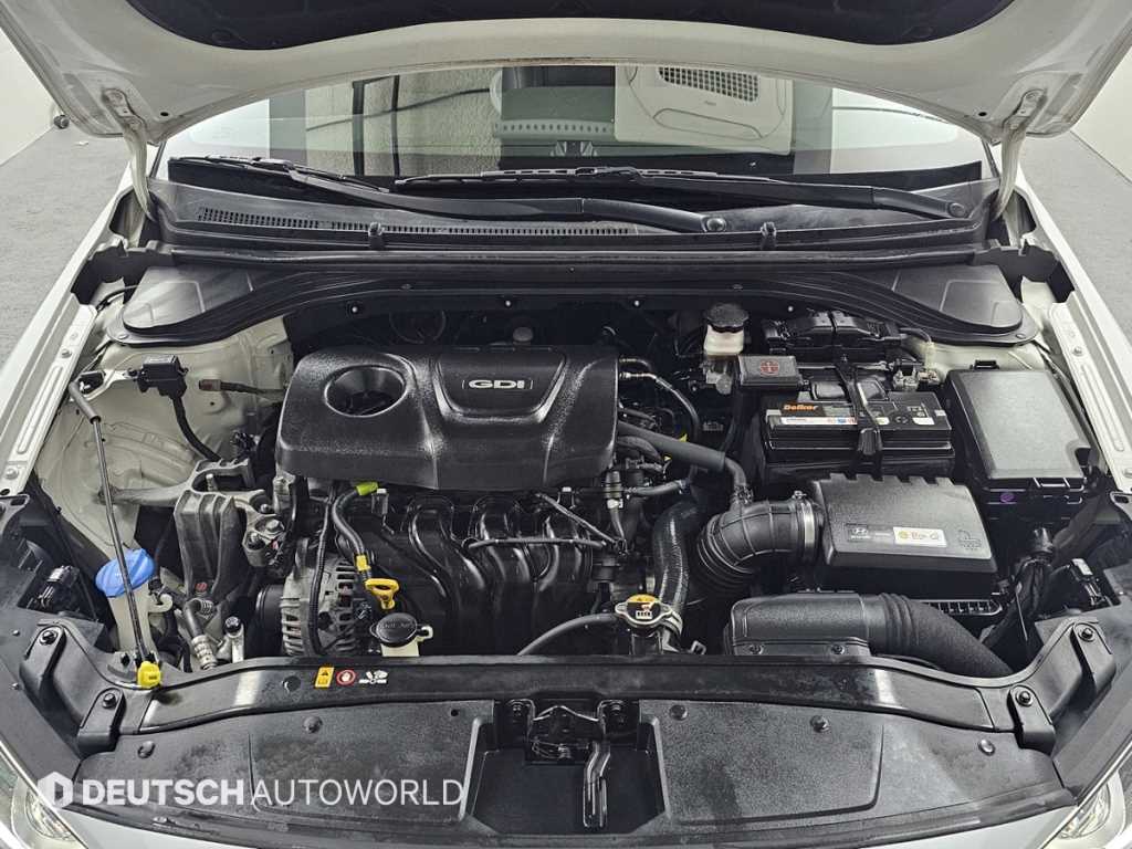 HYUNDAI Avante - Vista 6