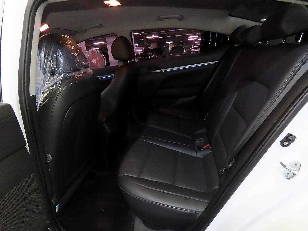 HYUNDAI Avante - Vista 7