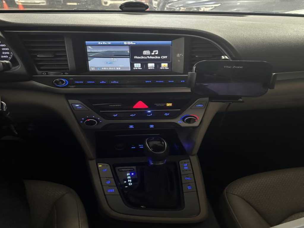 HYUNDAI Avante - Vista 5