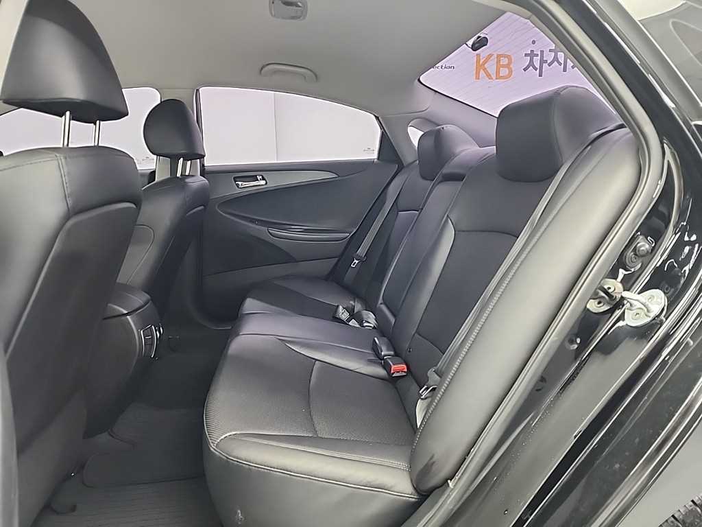 HYUNDAI Sonata - Vista 12