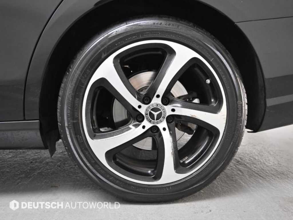 Mercedes Benz E class - Vista 5