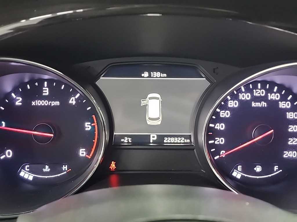 KIA Carnival - Vista 6