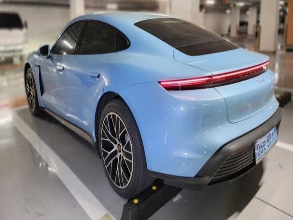 Porsche Taycan - Vista 5