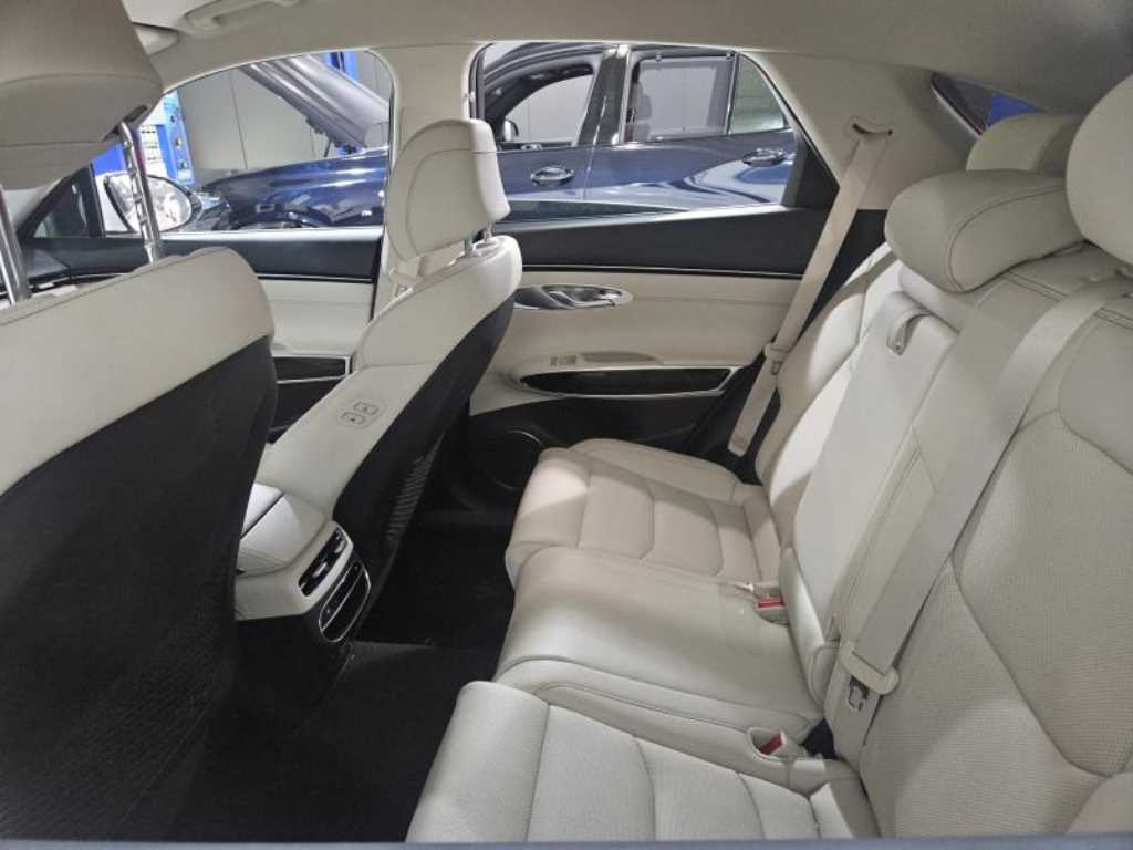 Genesis GV70 - Vista 4