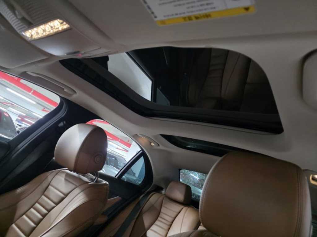 Mercedes Benz E class - Vista 6