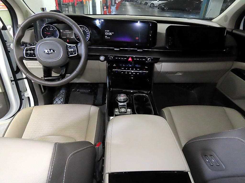 KIA Carnival - Vista 10