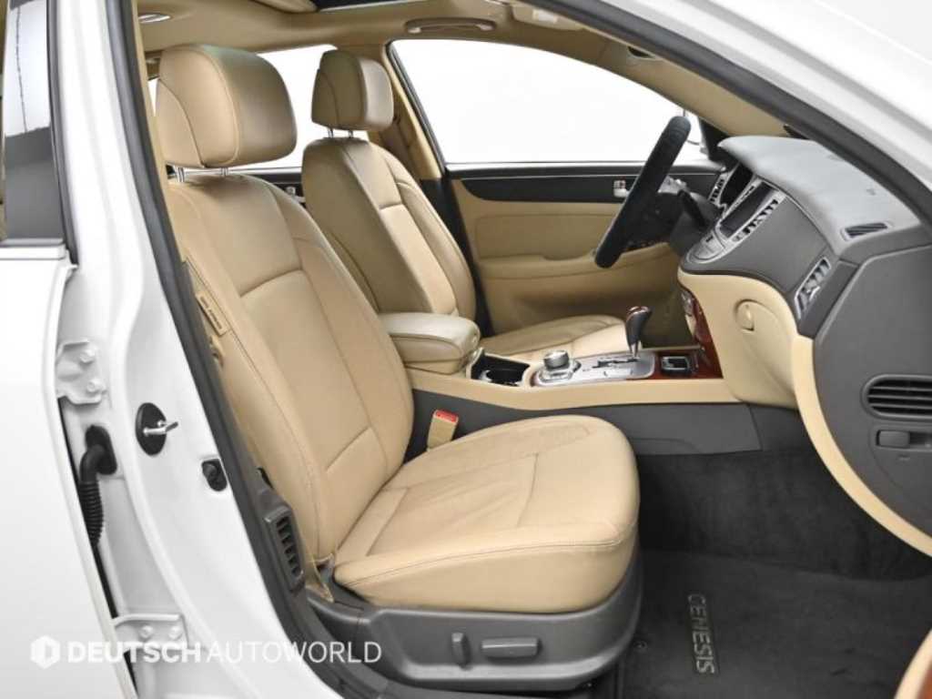 HYUNDAI Genesis - Vista 10