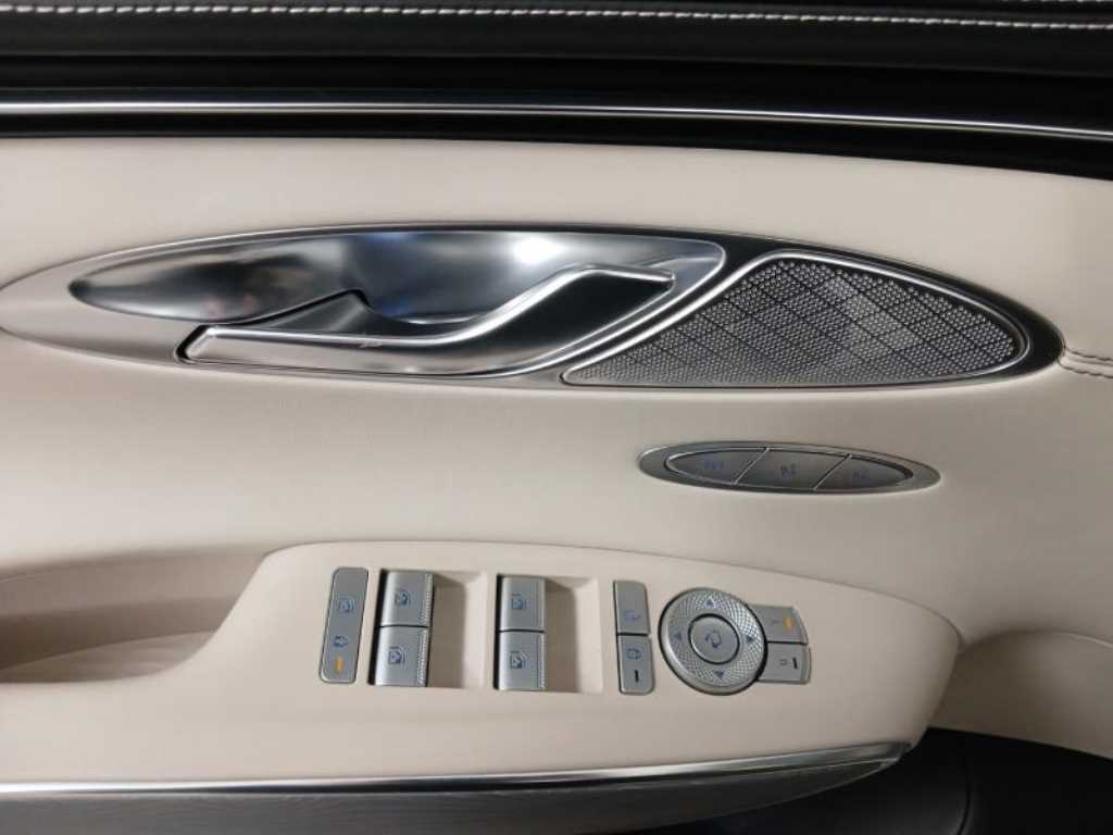 Genesis GV70 - Vista 10