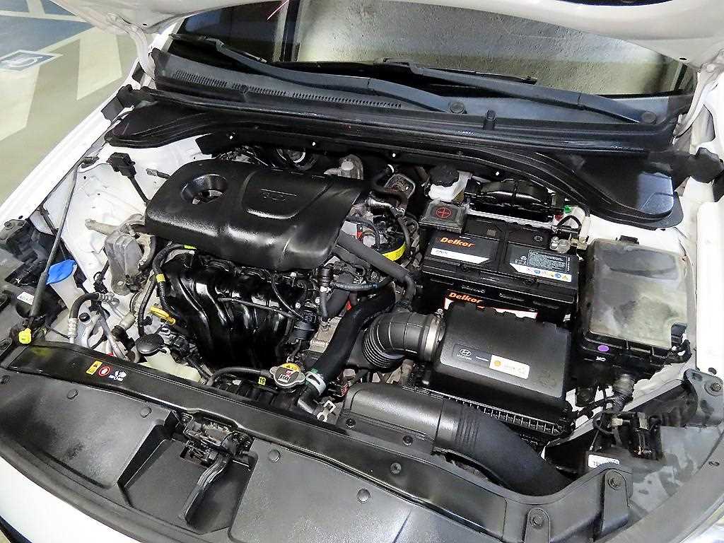 HYUNDAI Avante 2018 Blanco - Importación desde Corea - HF Imports Iquique - Foto 17