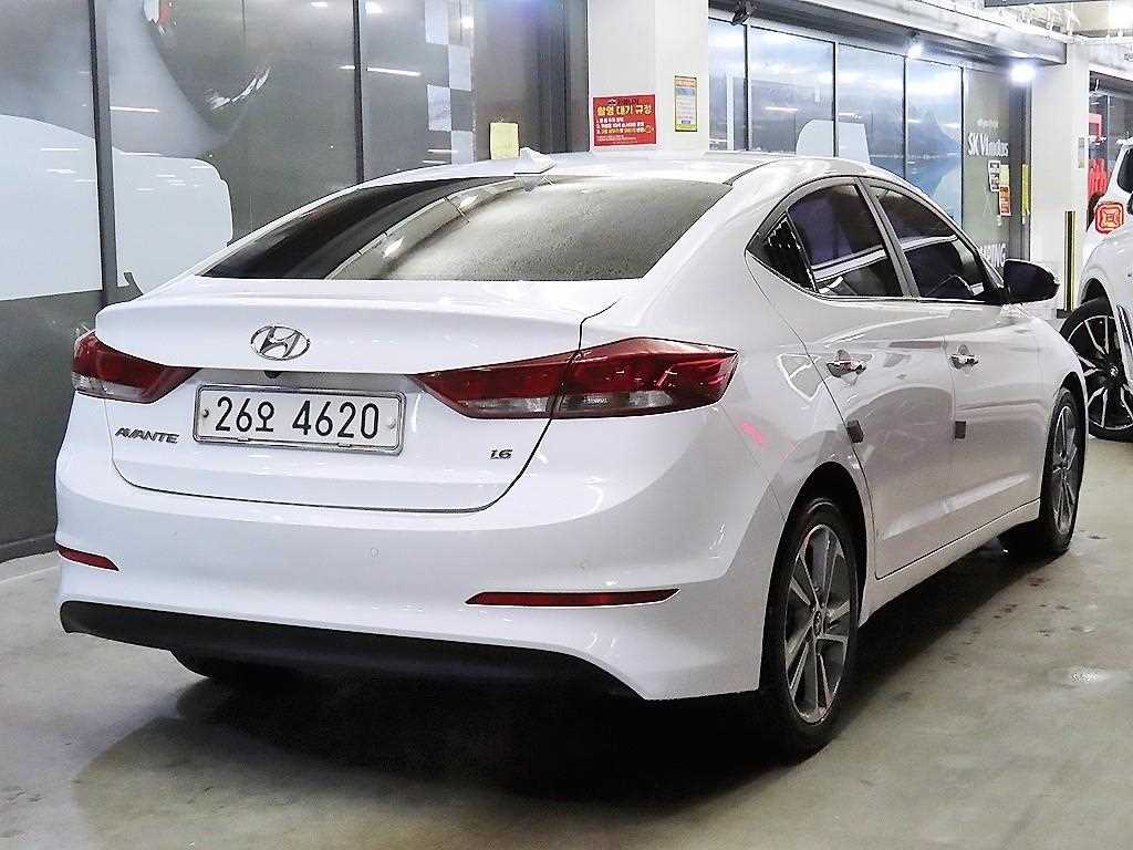 HYUNDAI Avante - Vista 4