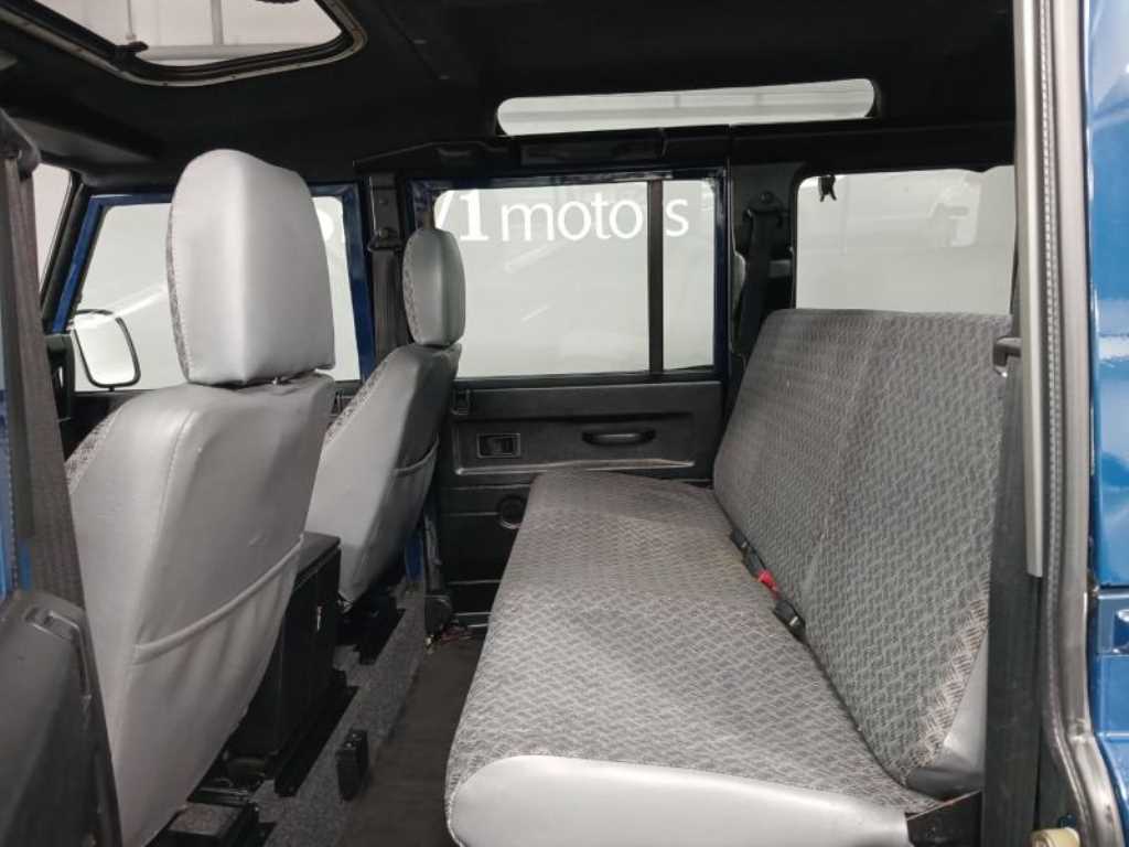 Land Rover Defender - Vista 8