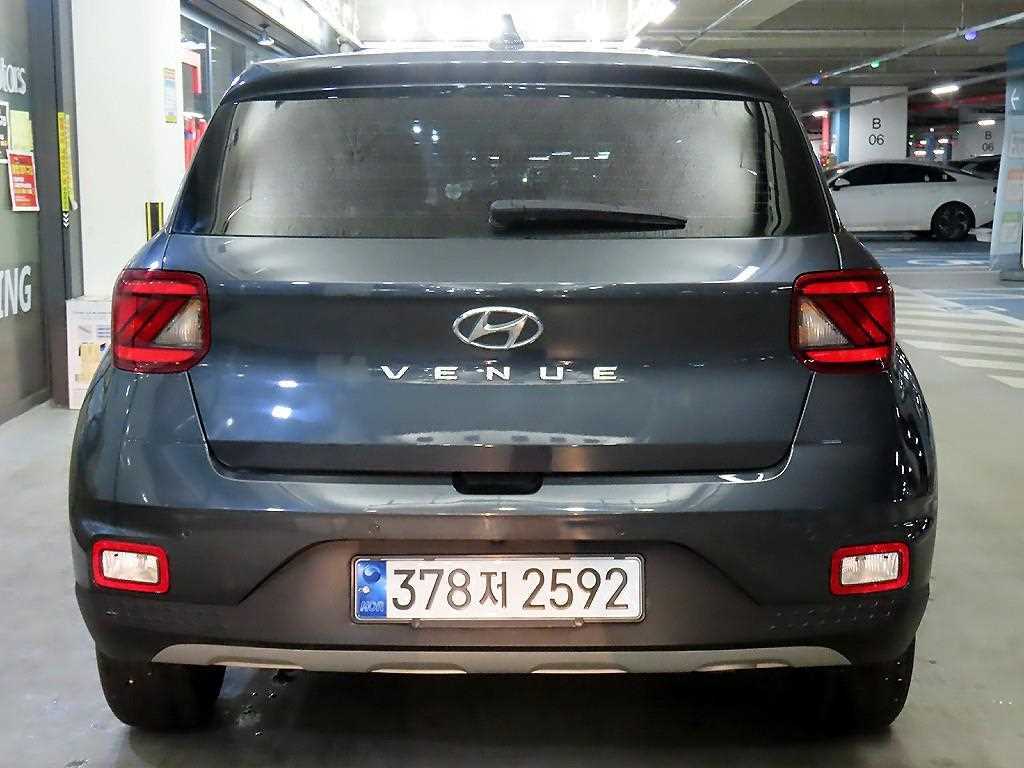 HYUNDAI Venue - Vista 5