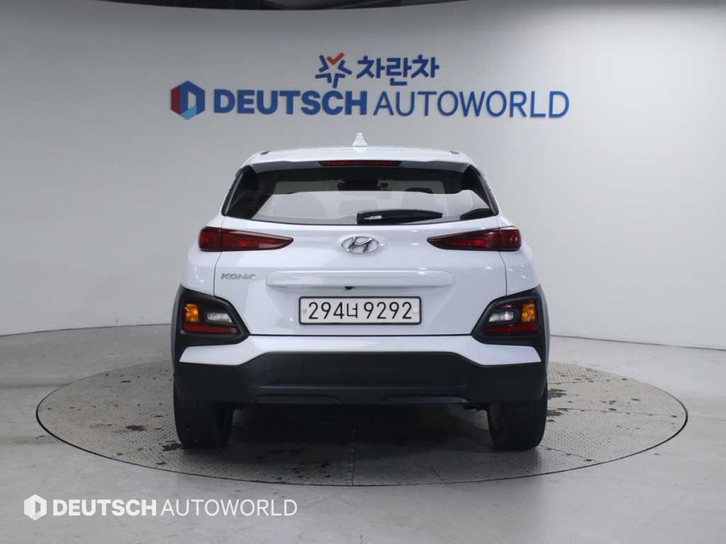 HYUNDAI Kona - Vista 4