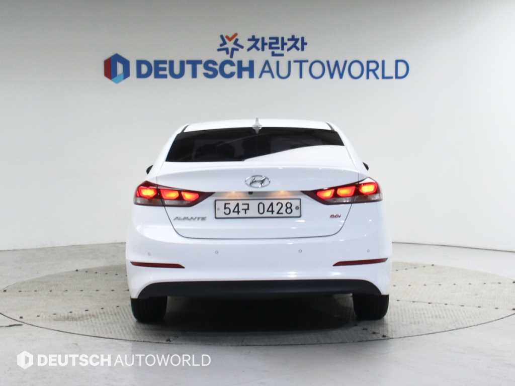 HYUNDAI Avante - Vista 4