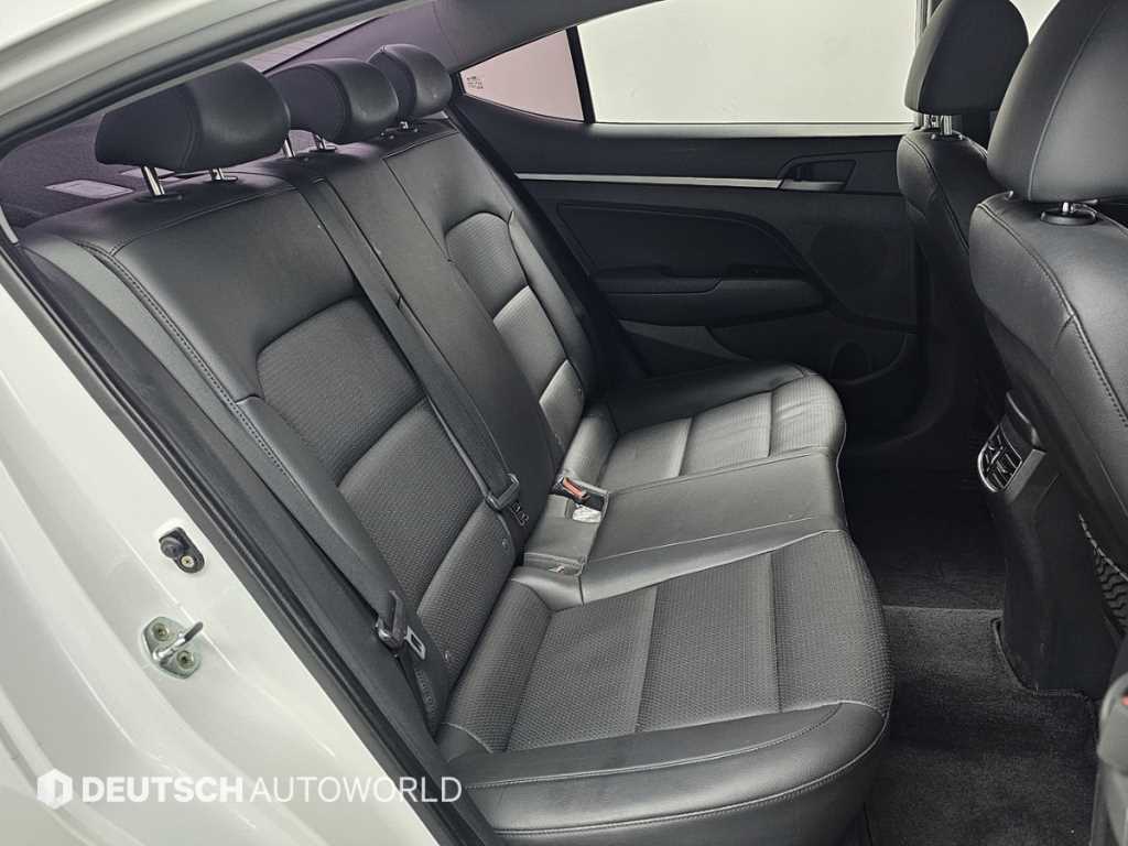 HYUNDAI Avante - Vista 12