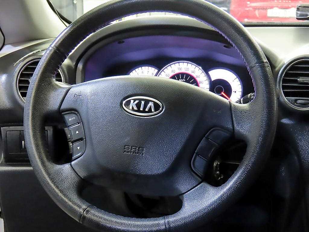 KIA Carens - Vista 8