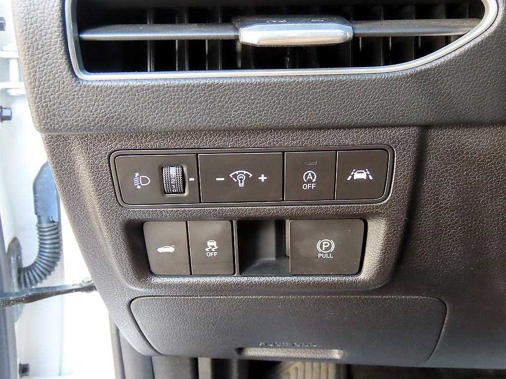 HYUNDAI Sonata - Vista 12