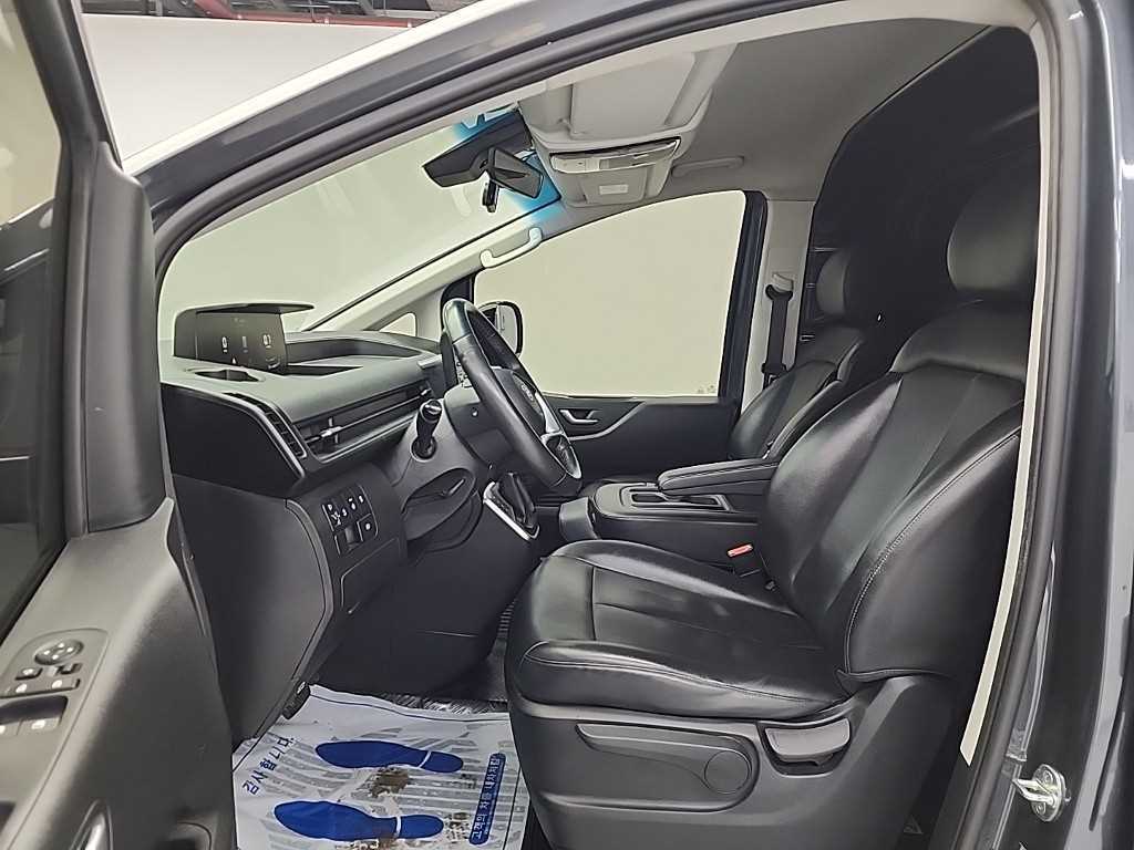 HYUNDAI Staria - Vista 11