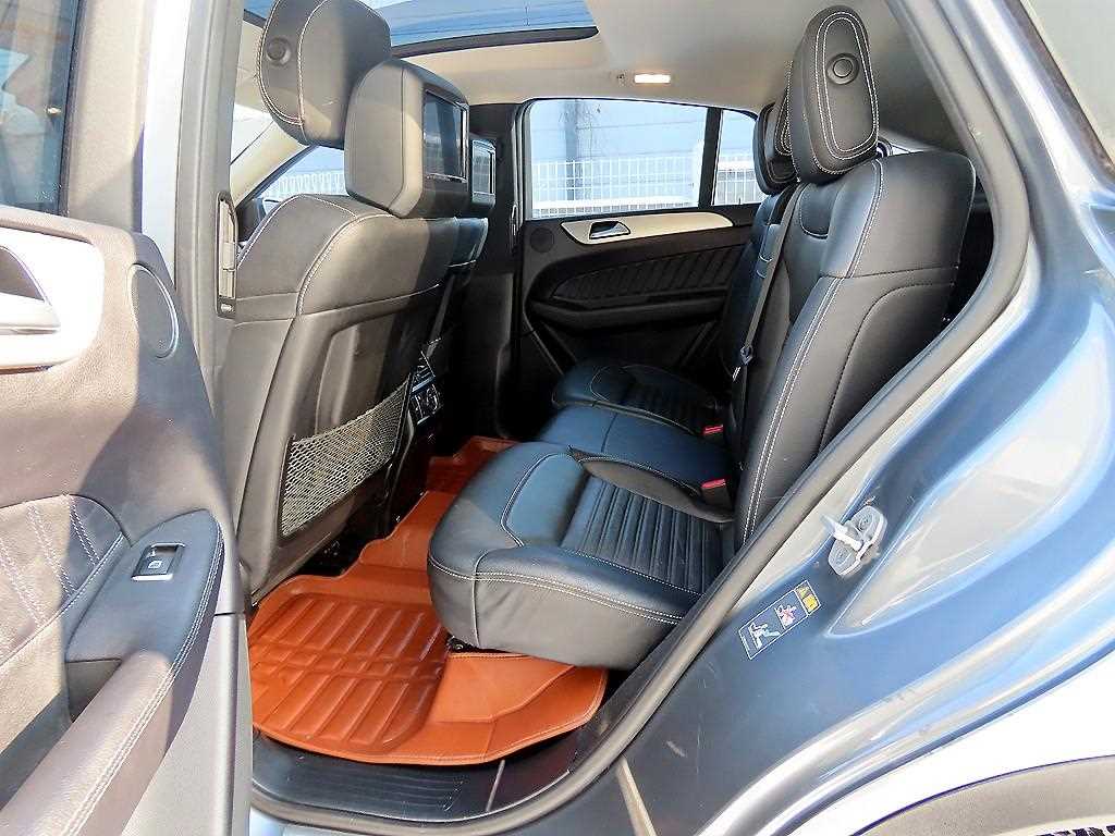 Mercedes Benz GLE Class - Vista 6