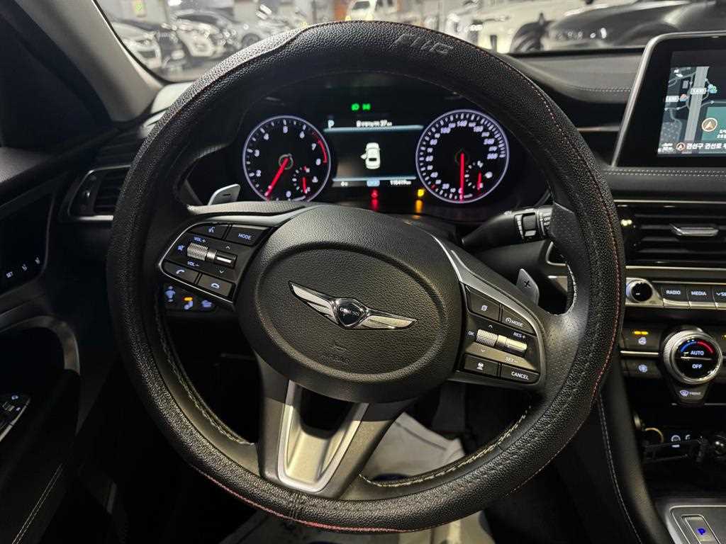 Genesis G70 - Vista 9