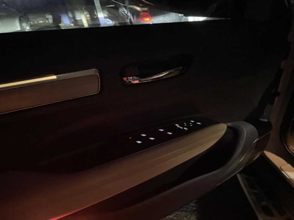 SAMSUNG QM6 - Vista 5