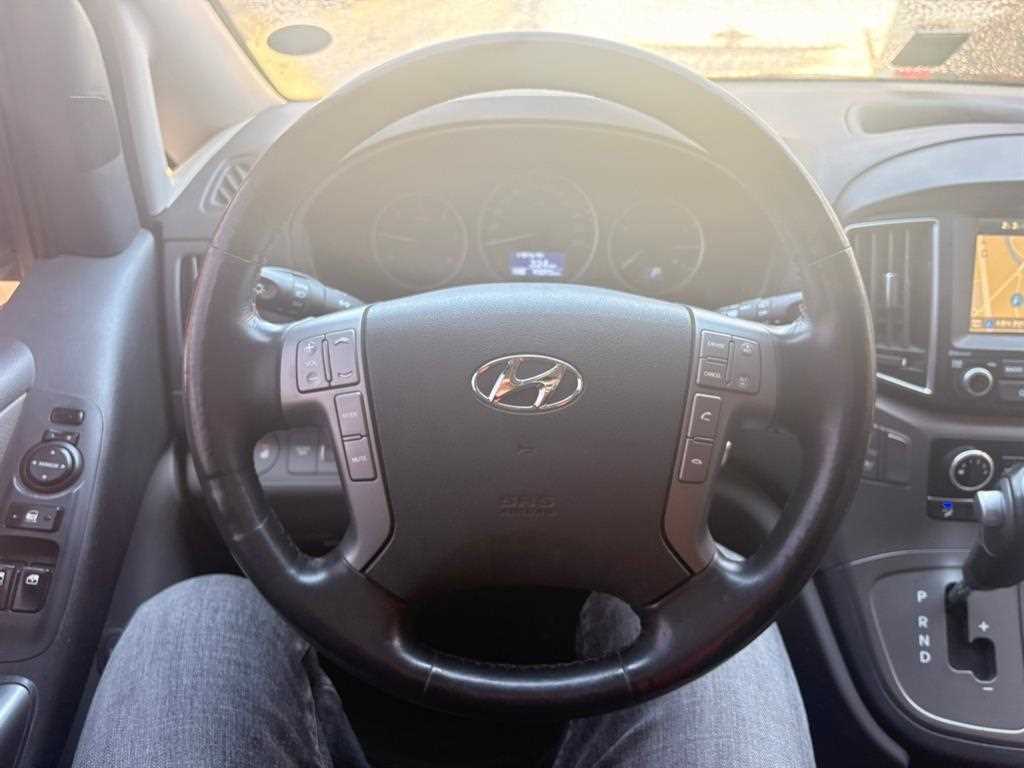 HYUNDAI Starex - Vista 7