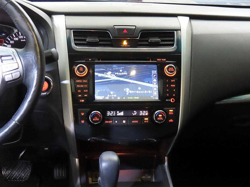 Nissan Altima - Vista 11