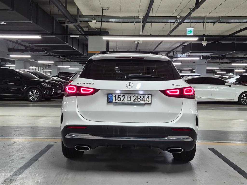 Mercedes Benz GLA Class - Vista 4