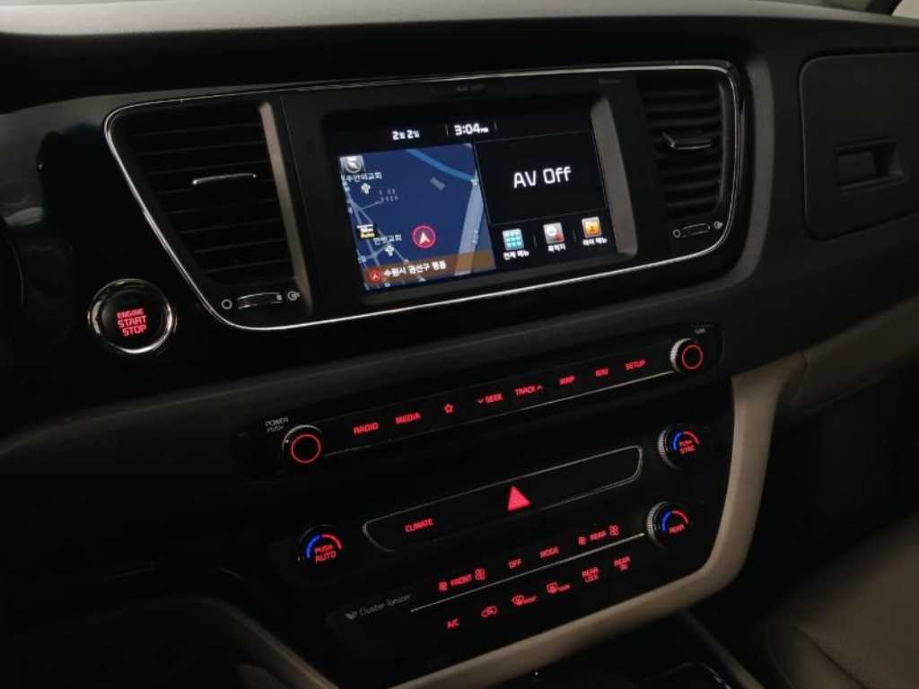 KIA Carnival - Vista 12