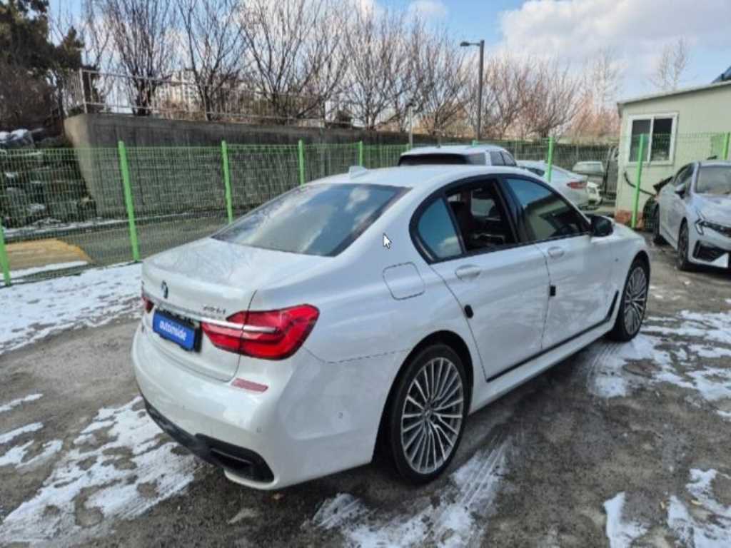 BMW 7 Series - Vista 4