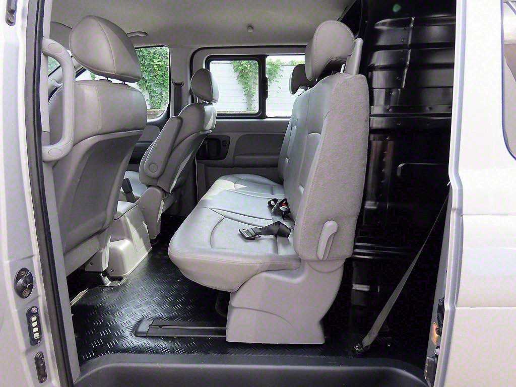 HYUNDAI Starex - Vista 6