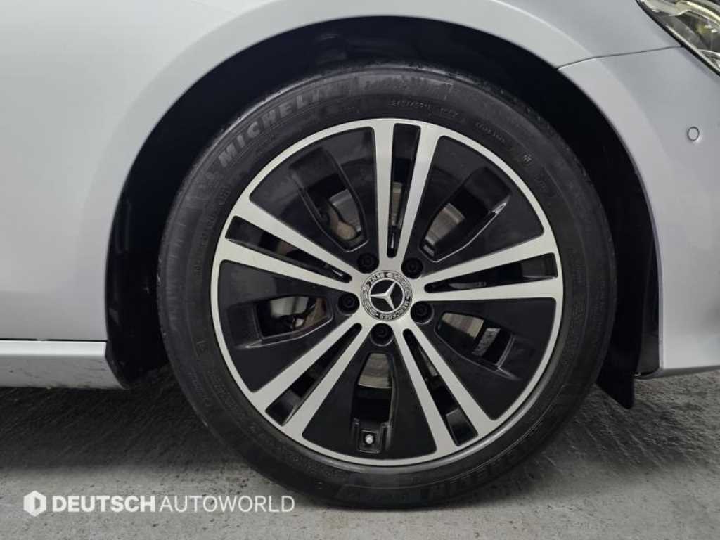 Mercedes Benz E class - Vista 5