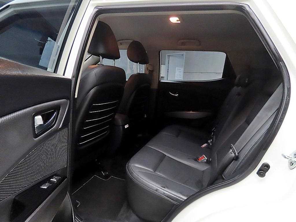 Ssangyong Tivoli - Vista 6