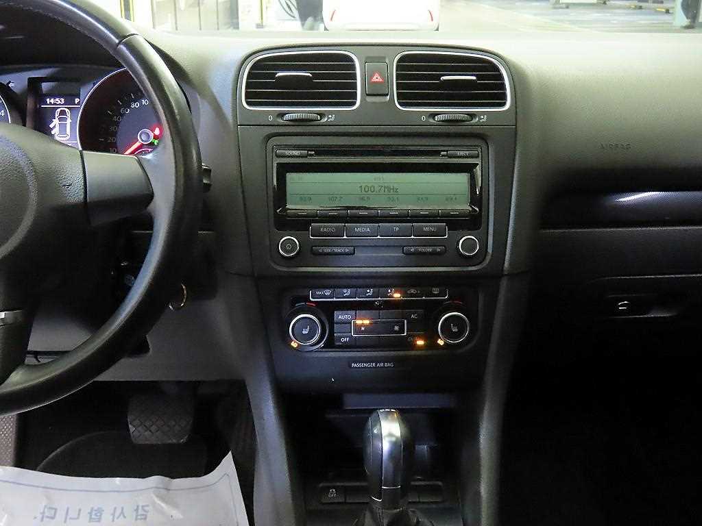 Volkswagen Golf - Vista 11