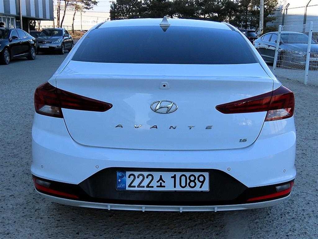 HYUNDAI Avante - Vista 4