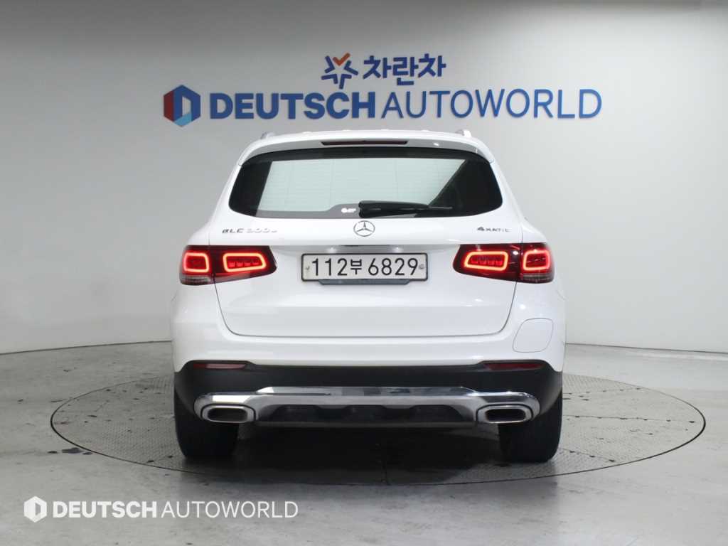 Mercedes Benz GLC Class - Vista 4