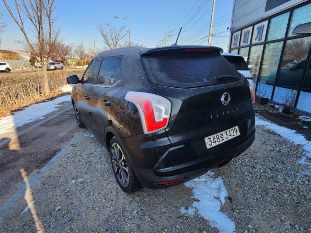Ssangyong Tivoli - Vista 4