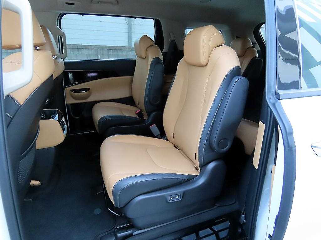 KIA Carnival - Vista 6