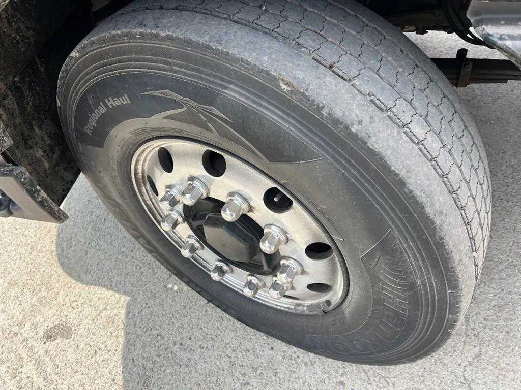 medium and large cargo truck - Vista 12