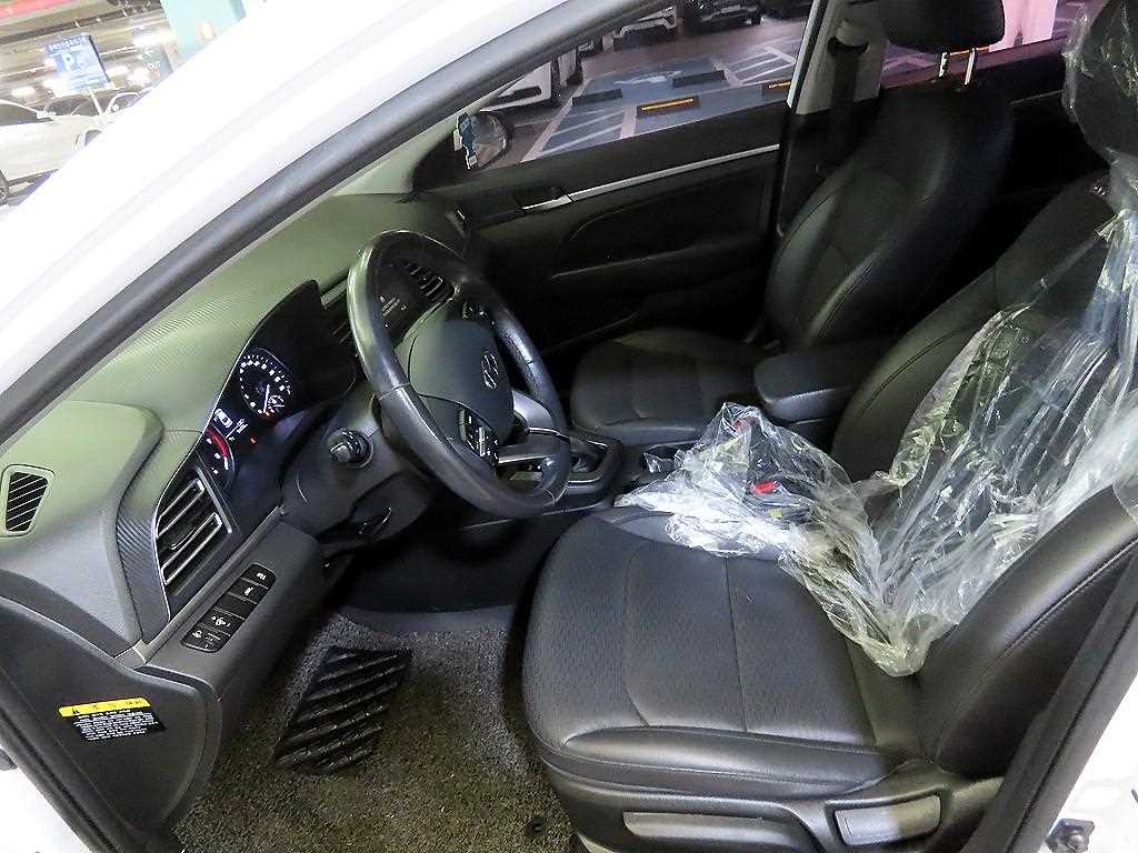 HYUNDAI Avante - Vista 6